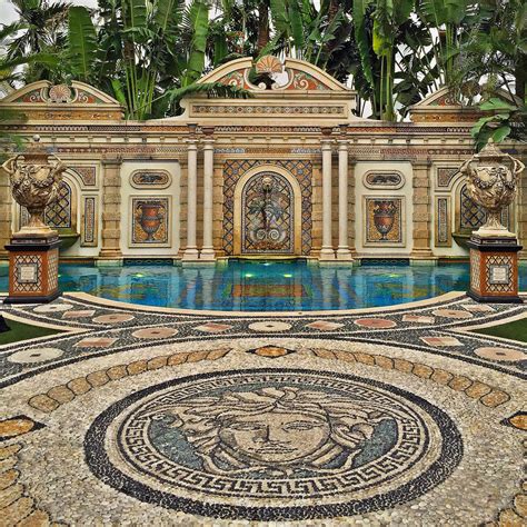 versace house pattern.